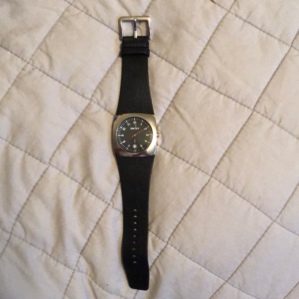 DKNY BLACK LEATHER BAND WATCH